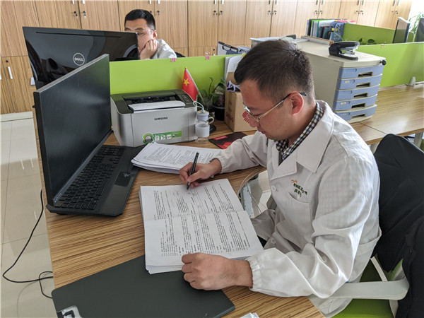 只爭(zhēng)朝夕，不負(fù)韶華